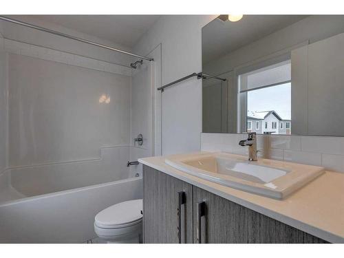 801-335 Creekside Boulevard Sw, Calgary, AB - Indoor Photo Showing Bathroom