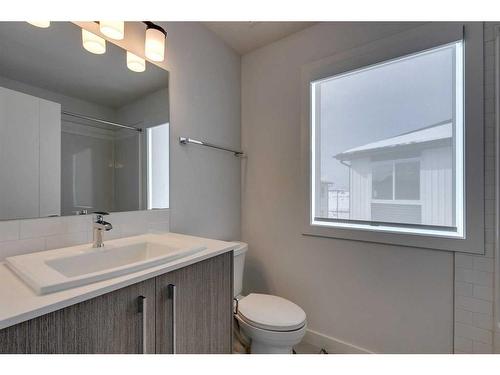 801-335 Creekside Boulevard Sw, Calgary, AB - Indoor Photo Showing Bathroom
