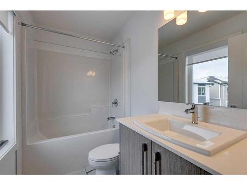 802-335 Creekside Boulevard Sw, Calgary, AB - Indoor Photo Showing Bathroom