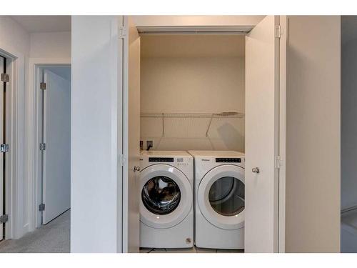 802-335 Creekside Boulevard Sw, Calgary, AB - Indoor Photo Showing Laundry Room