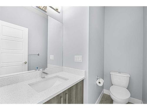 715 Edgefield Crescent, Strathmore, AB - Indoor Photo Showing Bathroom