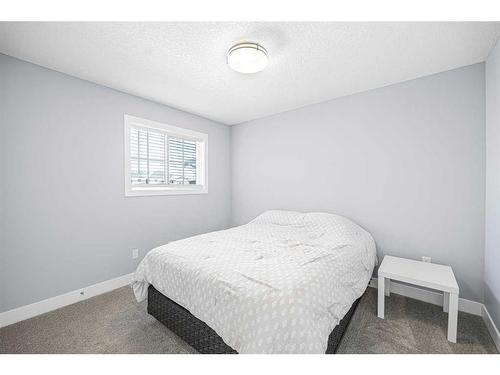 715 Edgefield Crescent, Strathmore, AB - Indoor Photo Showing Bedroom