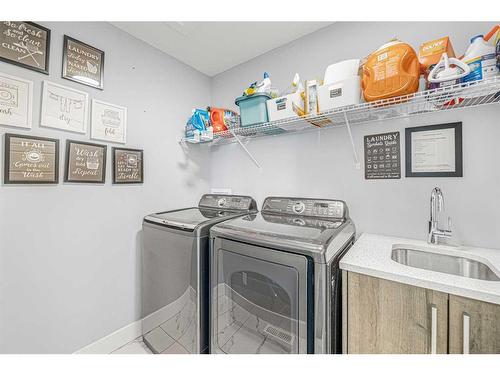 715 Edgefield Crescent, Strathmore, AB - Indoor Photo Showing Laundry Room
