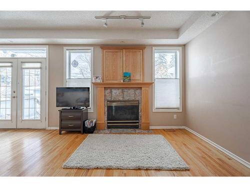 1204 5 Avenue Nw, Calgary, AB - Indoor Photo Showing Living Room With Fireplace