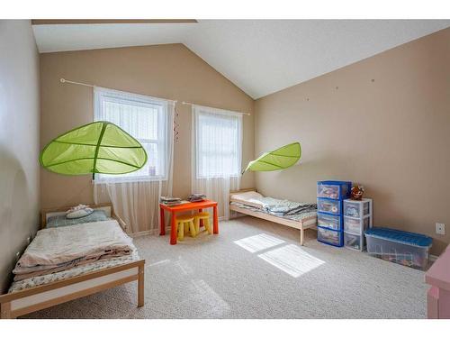 1204 5 Avenue Nw, Calgary, AB - Indoor Photo Showing Bedroom