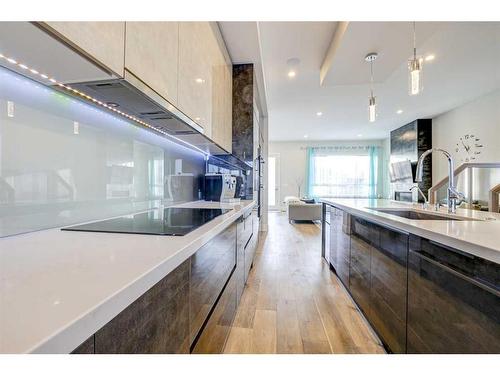 419 36 Street Sw, Calgary, AB - Indoor Photo Showing Kitchen With Upgraded Kitchen