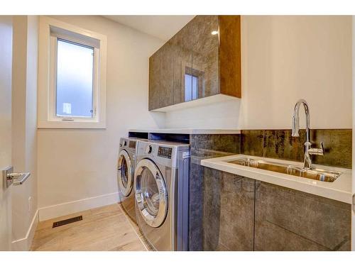 419 36 Street Sw, Calgary, AB - Indoor Photo Showing Laundry Room