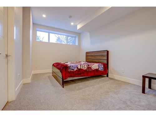 419 36 Street Sw, Calgary, AB - Indoor Photo Showing Bedroom