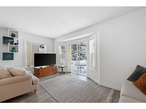 10 Millrise Green Sw, Calgary, AB - Indoor Photo Showing Living Room