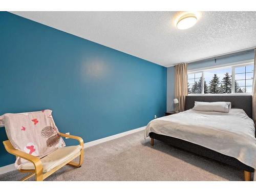10 Millrise Green Sw, Calgary, AB - Indoor Photo Showing Bedroom