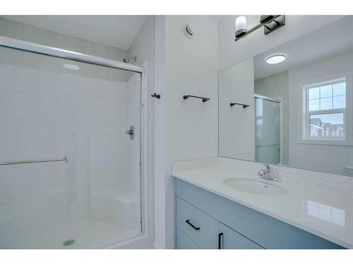 33 Legacy Glen Point Se, Calgary, AB - Indoor Photo Showing Bathroom