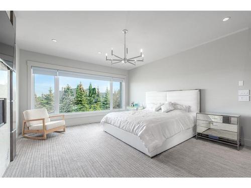 125 Aspen Ridge Heights Sw, Calgary, AB - Indoor Photo Showing Bedroom
