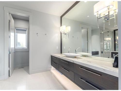 125 Aspen Ridge Heights Sw, Calgary, AB - Indoor Photo Showing Bathroom