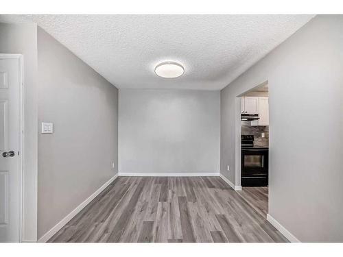 5310-315 Southampton Drive Sw, Calgary, AB - Indoor Photo Showing Other Room
