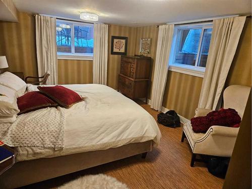 3604 13 Street Sw, Calgary, AB - Indoor Photo Showing Bedroom