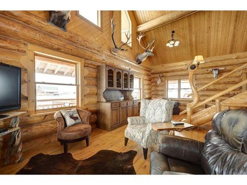 295024 Twp Rd 154, Rural Willow Creek No. 26, M.D. Of, AB - Indoor Photo Showing Living Room