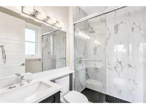 2627 12 Avenue Nw, Calgary, AB - Indoor Photo Showing Bathroom
