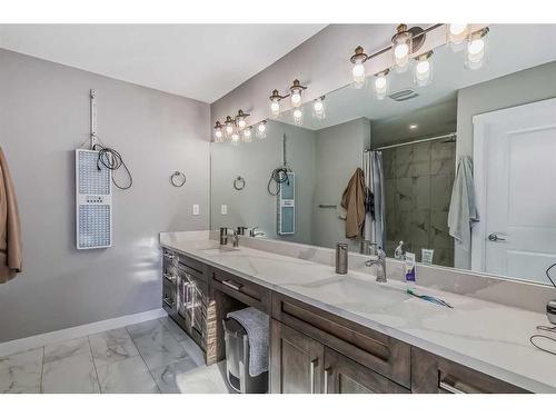 9816 Palistone Road Sw, Calgary, AB - Indoor Photo Showing Bathroom