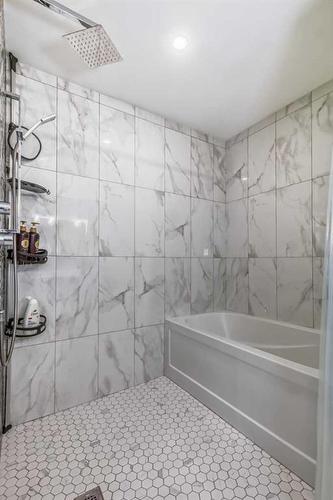 9816 Palistone Road Sw, Calgary, AB - Indoor Photo Showing Bathroom