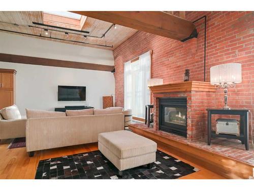 504-535 10 Avenue Sw, Calgary, AB - Indoor Photo Showing Living Room With Fireplace