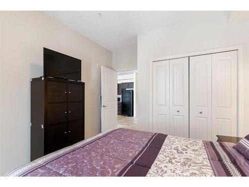 1134-1540 Sherwood Boulevard Nw, Calgary, AB - Indoor Photo Showing Bedroom
