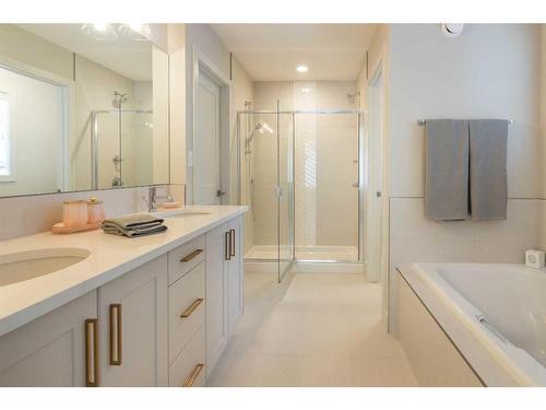 44 Emberside Green, Cochrane, AB - Indoor Photo Showing Bathroom