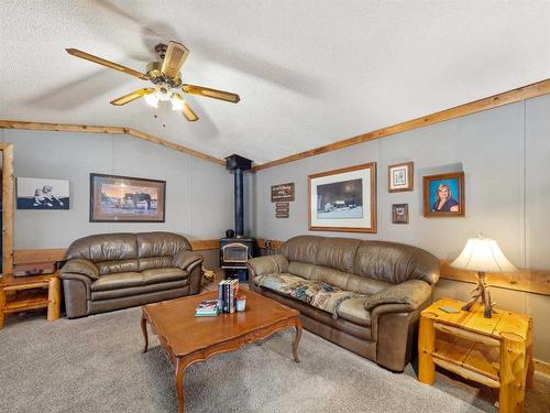 4440 Burnt Timber, Rural Mountain View County, AB - Indoor Photo Showing Living Room