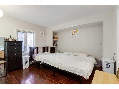 2316 State Road Sw, Calgary, AB - Indoor Photo Showing Bedroom