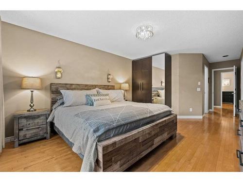 755 Hawkside Mews Nw, Calgary, AB - Indoor Photo Showing Bedroom