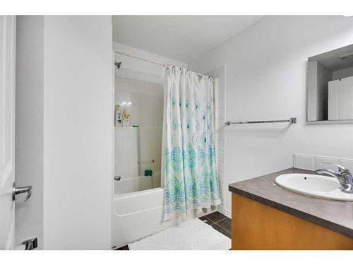 133 Everwoods Court Sw, Calgary, AB - Indoor Photo Showing Bathroom