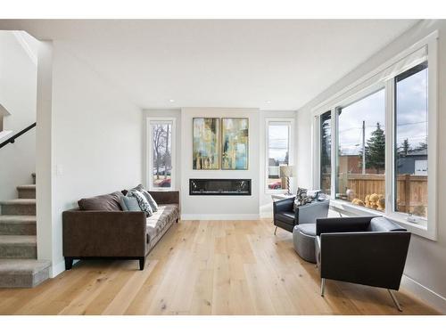 5103 18 Avenue Nw, Calgary, AB - Indoor Photo Showing Living Room