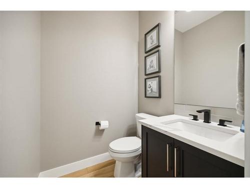 5103 18 Avenue Nw, Calgary, AB - Indoor Photo Showing Bathroom