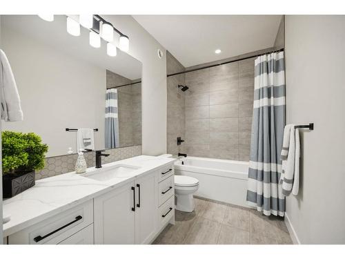 5103 18 Avenue Nw, Calgary, AB - Indoor Photo Showing Bathroom