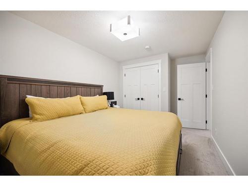 5103 18 Avenue Nw, Calgary, AB - Indoor Photo Showing Bedroom