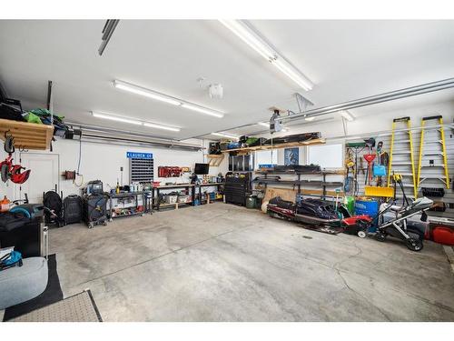 5103 18 Avenue Nw, Calgary, AB - Indoor Photo Showing Garage