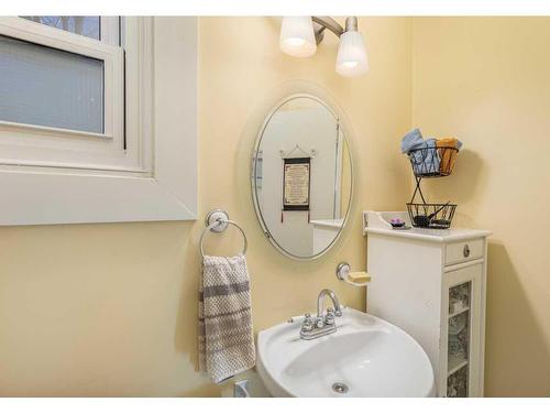 305 2 Avenue Se, High River, AB - Indoor Photo Showing Bedroom