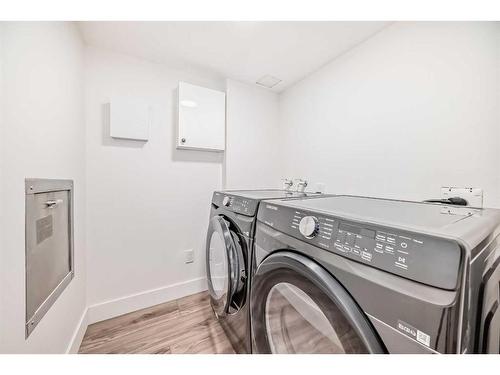 502D-500 Eau Claire Avenue Sw, Calgary, AB - Indoor Photo Showing Laundry Room