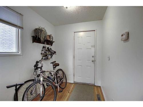 521 22 Avenue Sw, Calgary, AB - Indoor Photo Showing Other Room