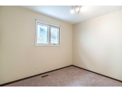 7 Deerbow Place Se, Calgary, AB - Indoor Photo Showing Other Room