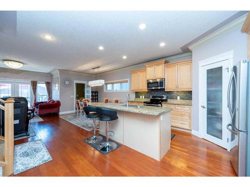940 40 Street Sw, Calgary, AB - Indoor Photo Showing Kitchen With Upgraded Kitchen