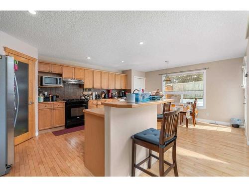 42 Crestmont Drive, Calgary, AB - Indoor Photo Showing Kitchen