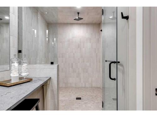 1122 Bellevue Avenue Se, Calgary, AB - Indoor Photo Showing Bathroom