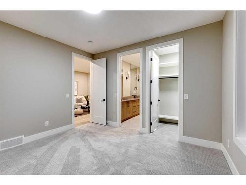 1122 Bellevue Avenue Se, Calgary, AB - Indoor Photo Showing Other Room