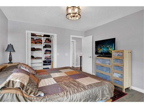 239 Douglasbank Drive Se, Calgary, AB - Indoor Photo Showing Bedroom