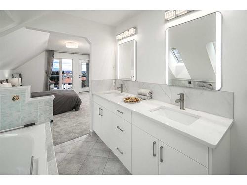 5638 Coach Hill Road Sw, Calgary, AB - Indoor Photo Showing Bathroom