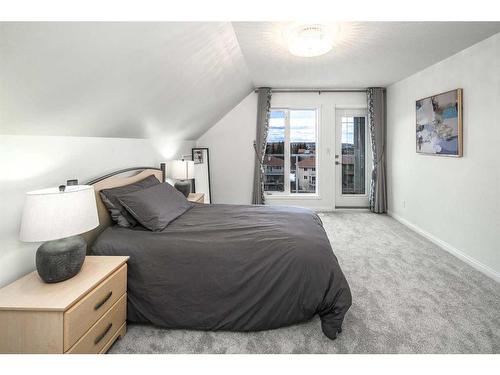 5638 Coach Hill Road Sw, Calgary, AB - Indoor Photo Showing Bedroom