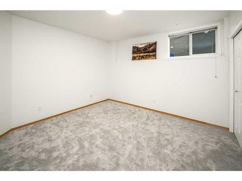 5638 Coach Hill Road Sw, Calgary, AB - Indoor Photo Showing Other Room