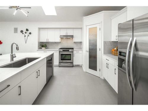 5638 Coach Hill Road Sw, Calgary, AB - Indoor Photo Showing Kitchen With Upgraded Kitchen