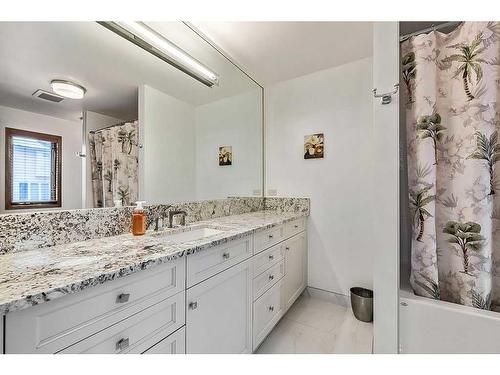 12940 Candle Crescent Sw, Calgary, AB - Indoor Photo Showing Bathroom