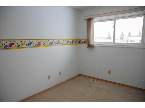 127 Whiteview Close Ne, Calgary, AB - Indoor Photo Showing Other Room